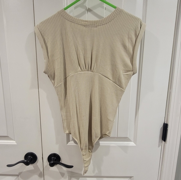 Poof new york tan/cream bodysuit large - Picture 3 of 5